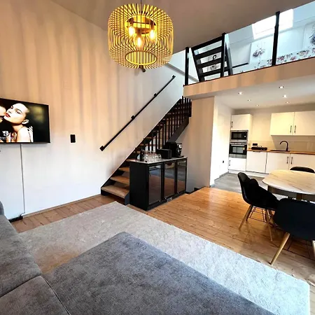 Bright And Modern Loft Retreat *